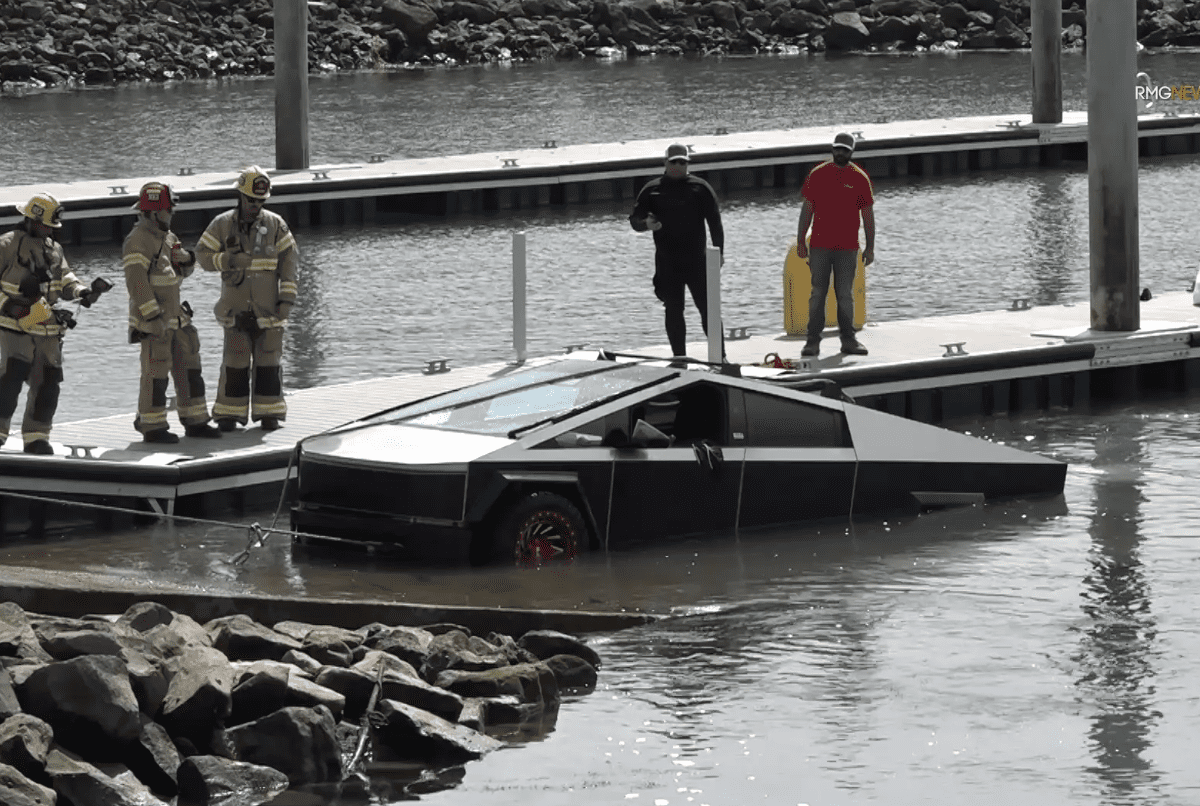 Tesla Cybertruck se hunde en un puerto de California